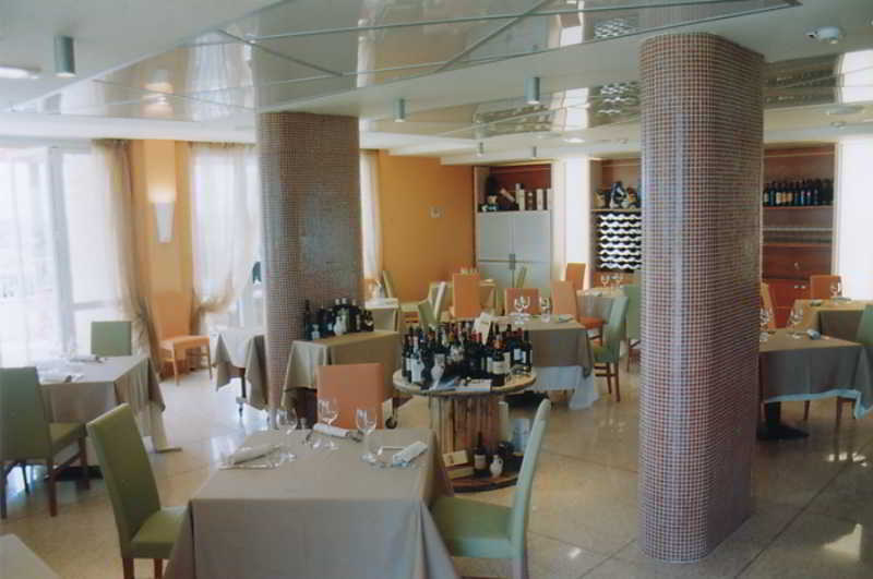 فندق Ibis Styles Bari جيوفيناتسو المطعم الصورة
